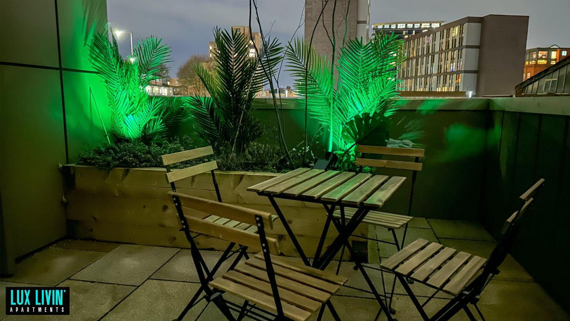 Lux Livin' Apartments - Luxury 2 Bed Apartment With Sky Garden Manchester Room photo