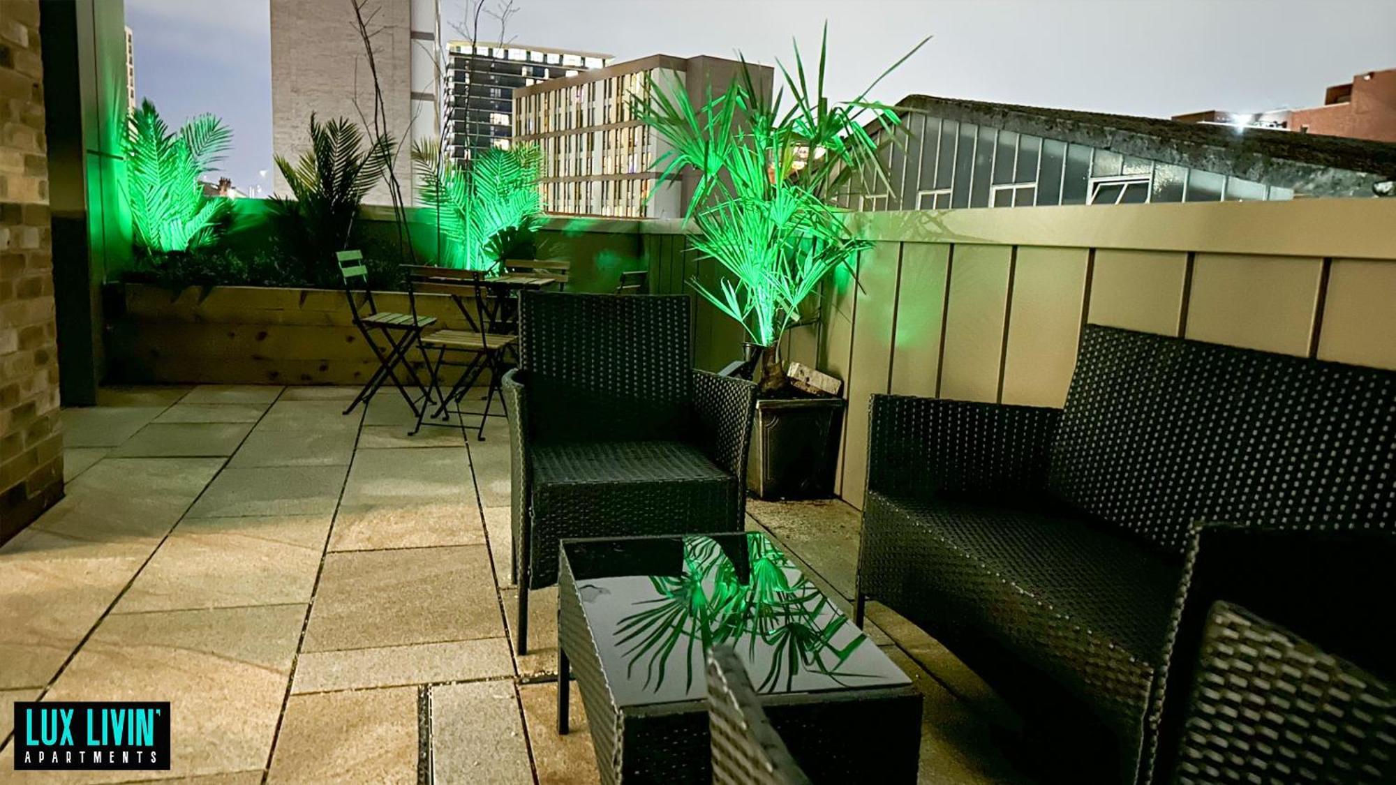 Lux Livin' Apartments - Luxury 2 Bed Apartment With Sky Garden Manchester Room photo